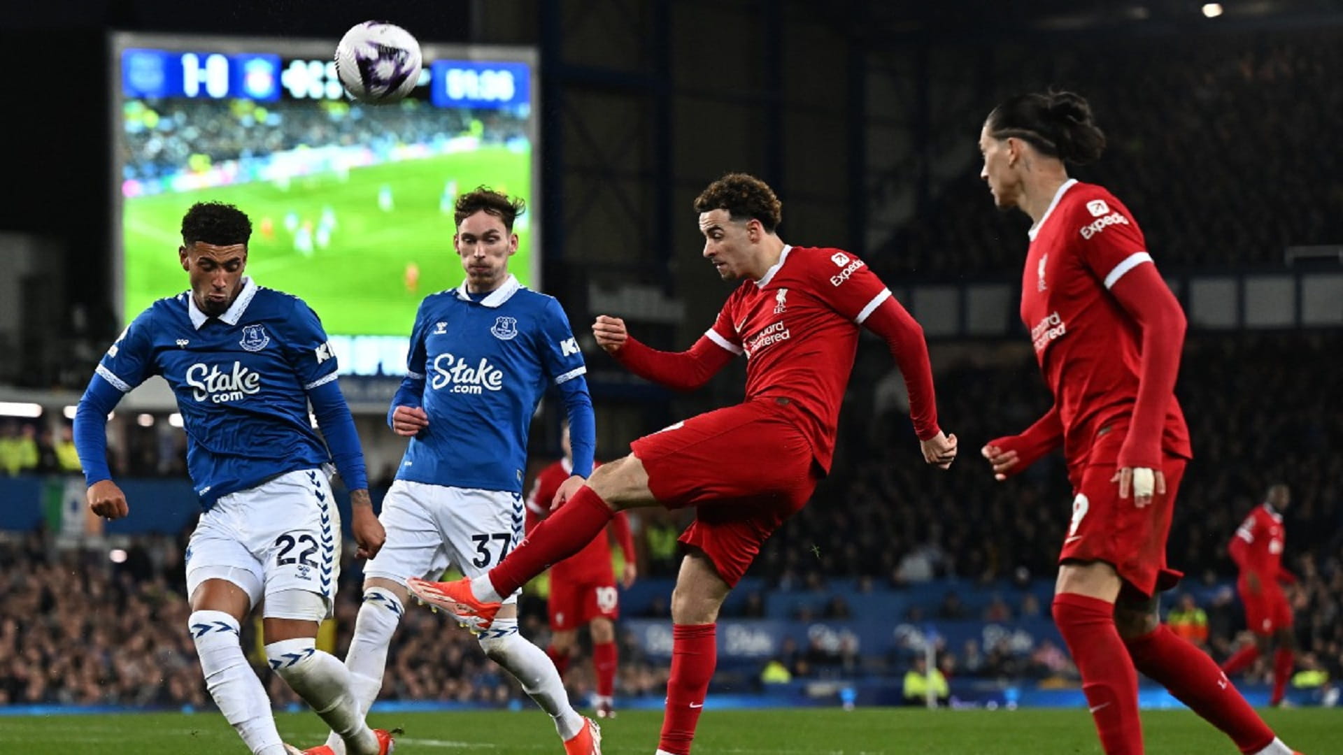 صورة بعنوان: ليفربول يتعثر أمام إيفرتون في الدوري الإنجليزي 