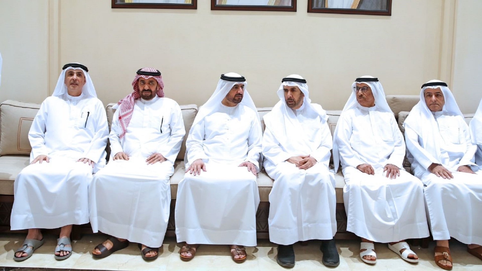 صورة بعنوان: عبد الله بن سالم القاسمي يعزي في وفاة شيخة الجروان الشامسي 