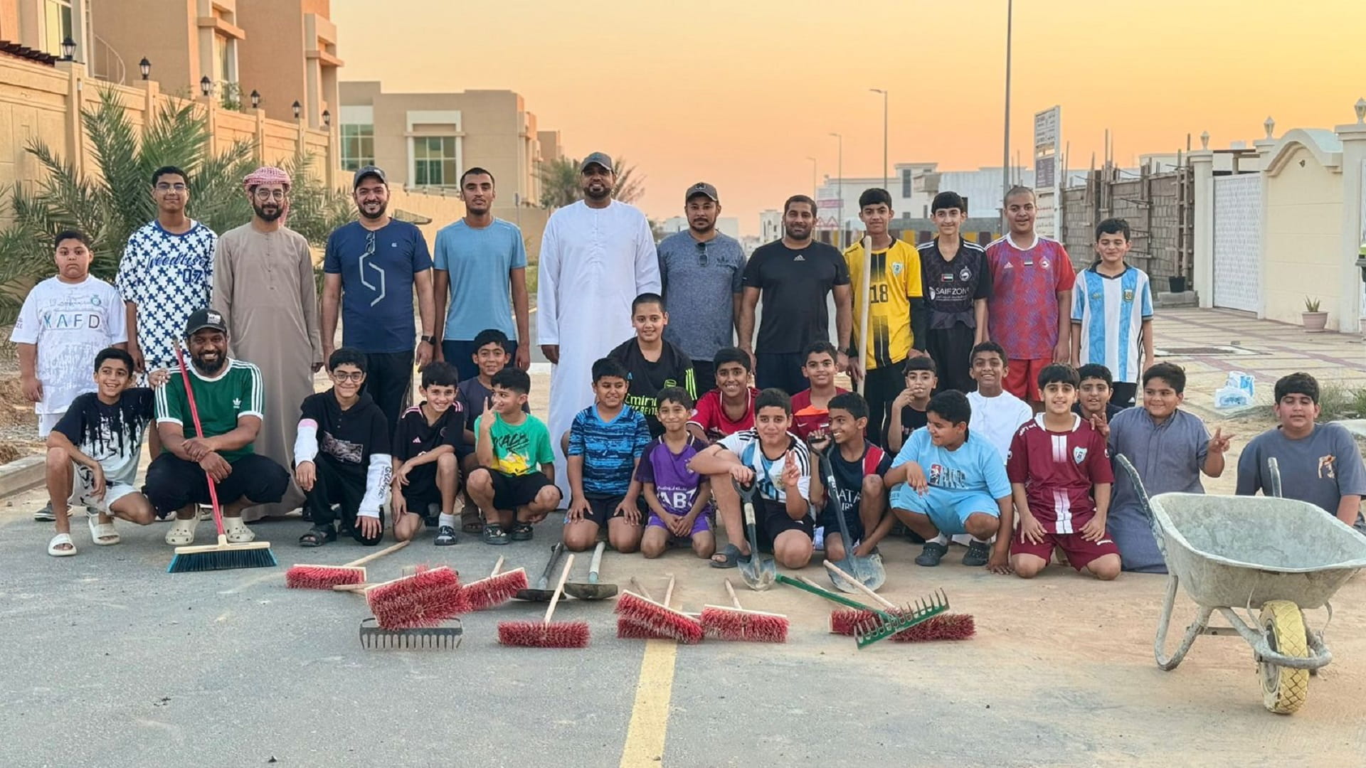 صورة بعنوان: مجلس ضاحية الخروس يدشن مبادرة "عودة آمنة بعد الأمطار" 