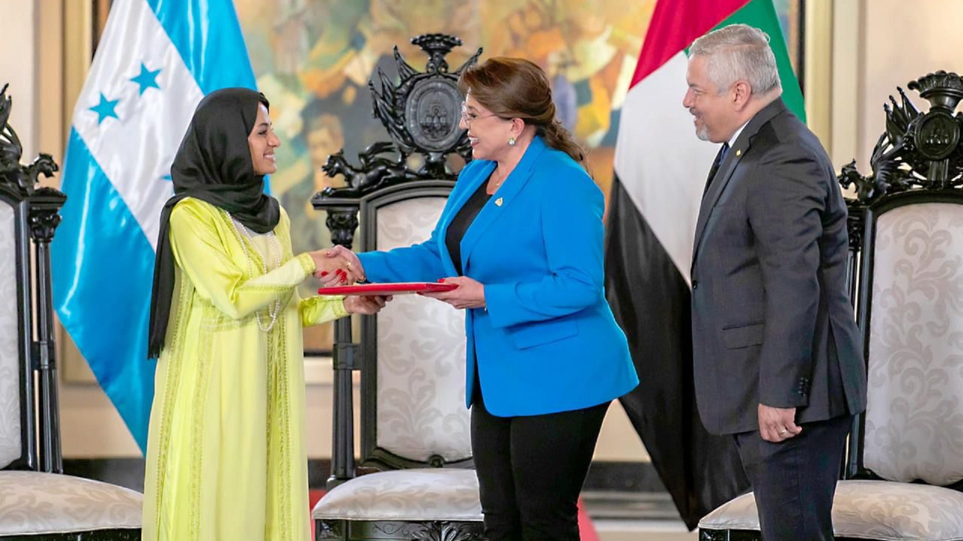 صورة بعنوان: سفيرة الإمارات تقدم أوراق اعتمادها إلى رئيسة هندوراس 