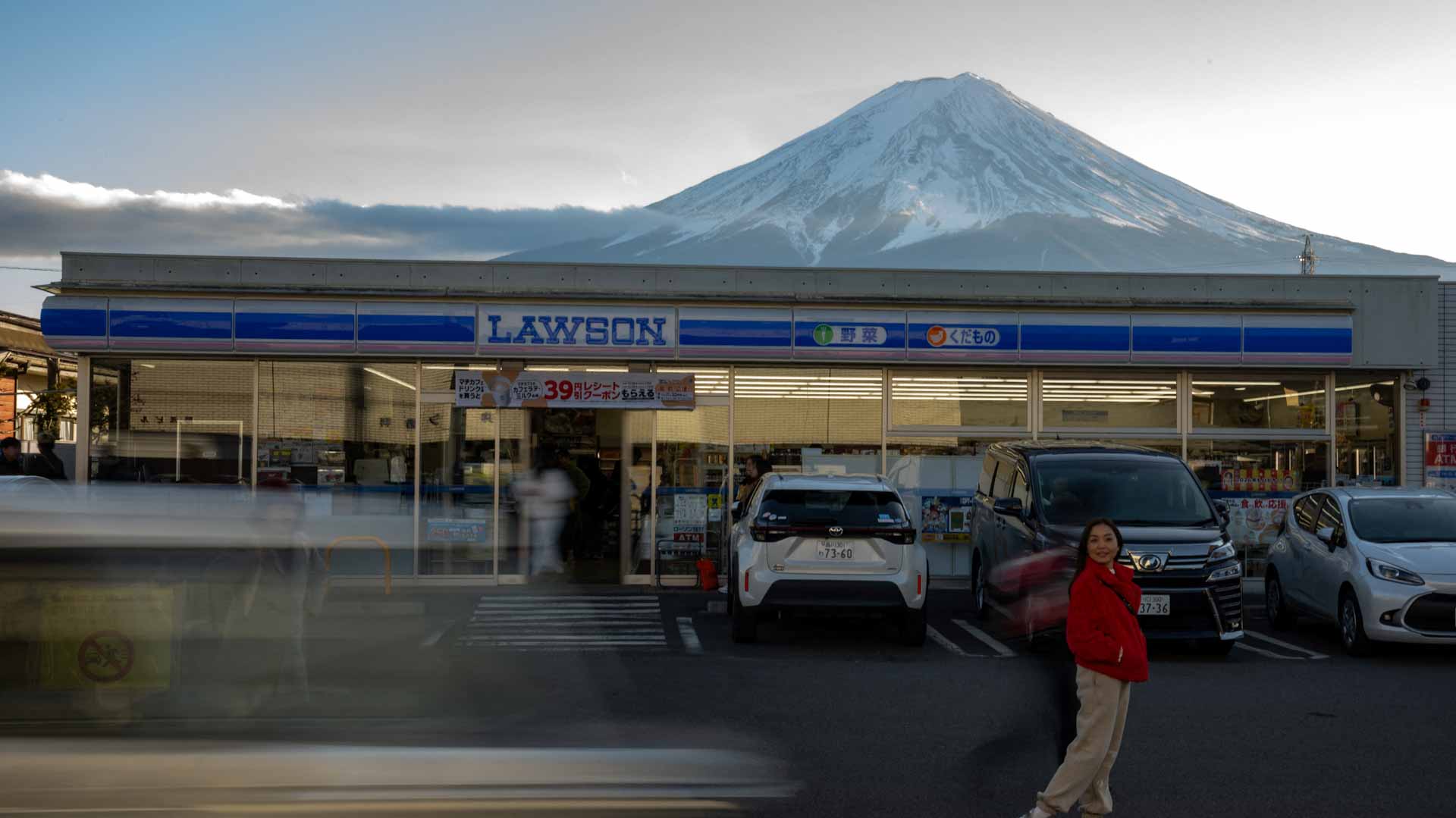 Image for the title: Japan town to block Mount Fuji view from troublesome tourists 
