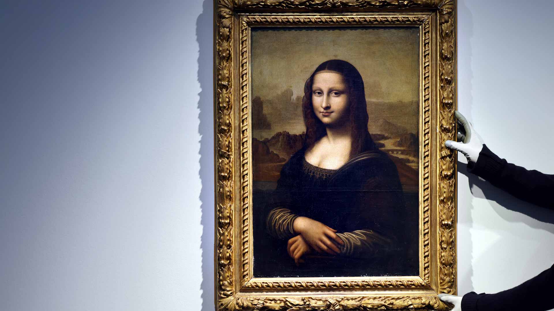 Image for the title: Louvre says Mona Lisa could get a room of her own 