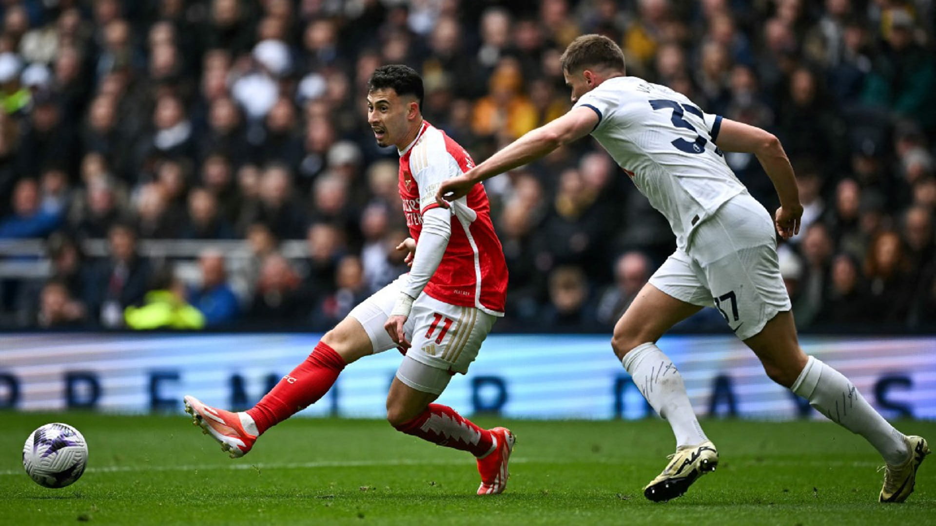 Image for the title: Arsenal beat Tottenham 3-2 to extend Premier League lead 