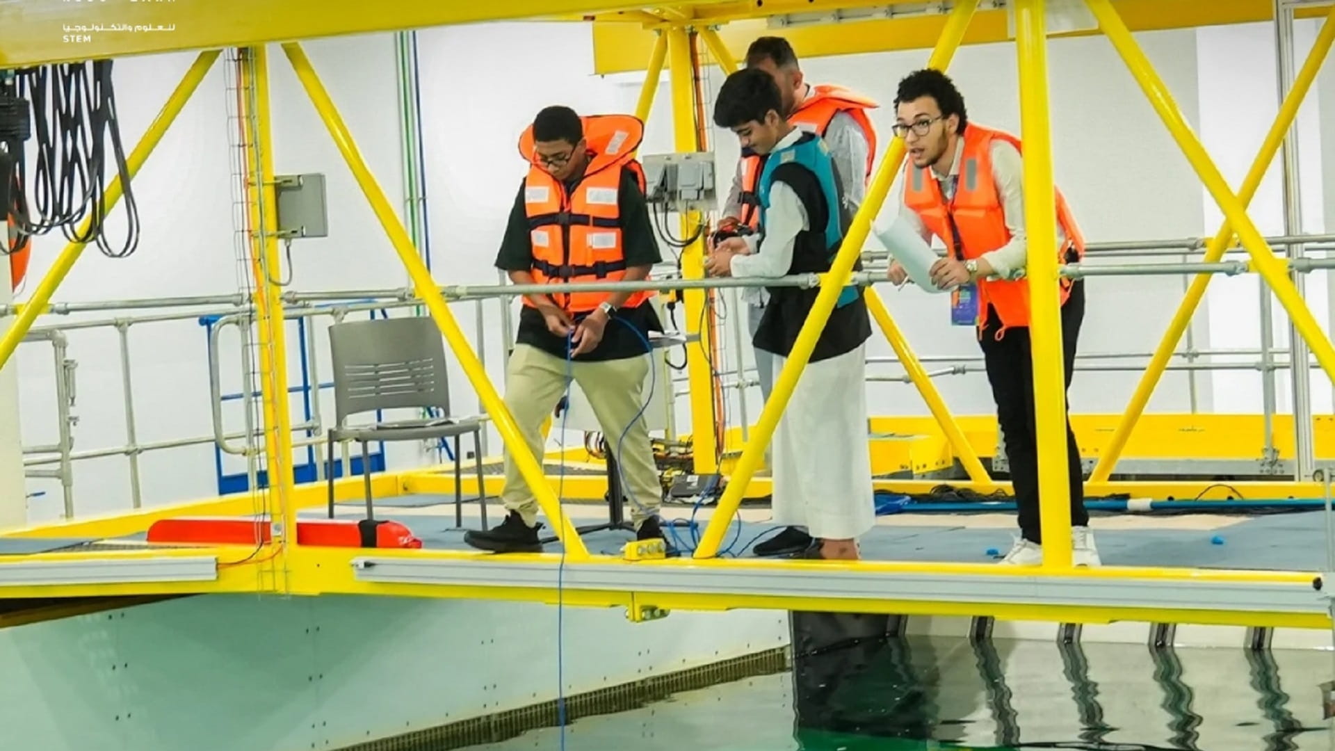 صورة بعنوان: منتسبو "ربع قرن" يتأهلون للمشاركة بمسابقة عالمية للغواصات الآلية 