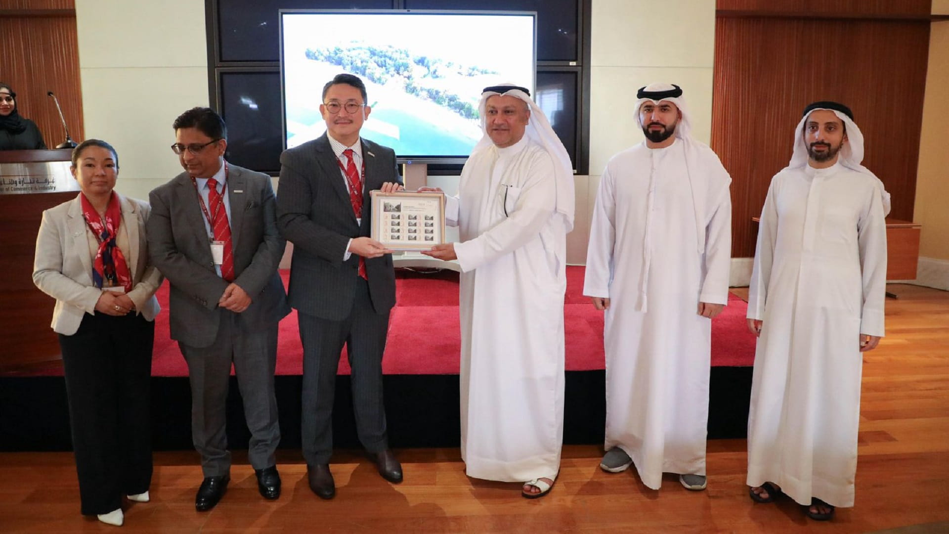 صورة بعنوان: غرفتا الشارقة وهونغ كونغ تبحثان آفاق التعاون الاقتصادي والاستثماري 