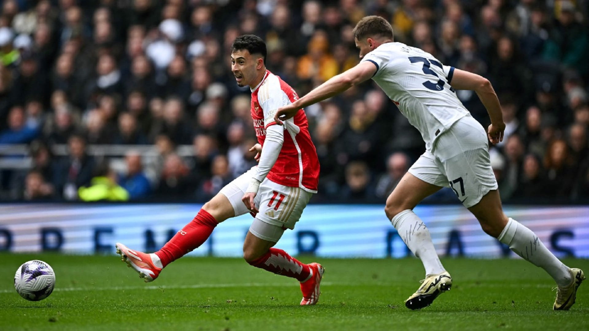 صورة بعنوان: أرسنال يبتعد بصدارة الدوري الإنجليزي مؤقتاً ويضع سيتي تحت الضغط 