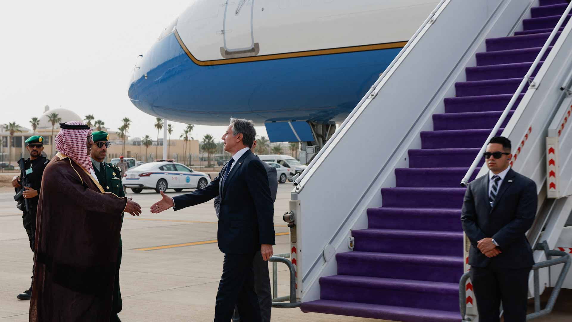 صورة بعنوان: في أول محطة من جولة بالشرق الأوسط..بلينكن يصل إلى السعودية 