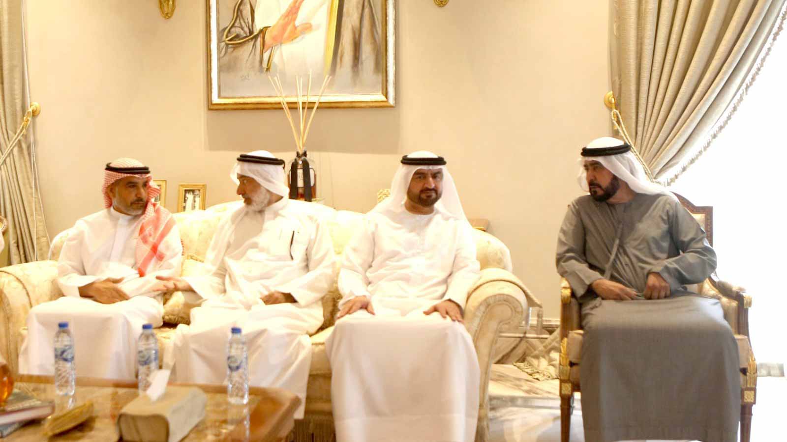 صورة بعنوان: عبد الله بن سالم القاسمي يعزي في وفاة نصار محمد بن نصار الشمري 