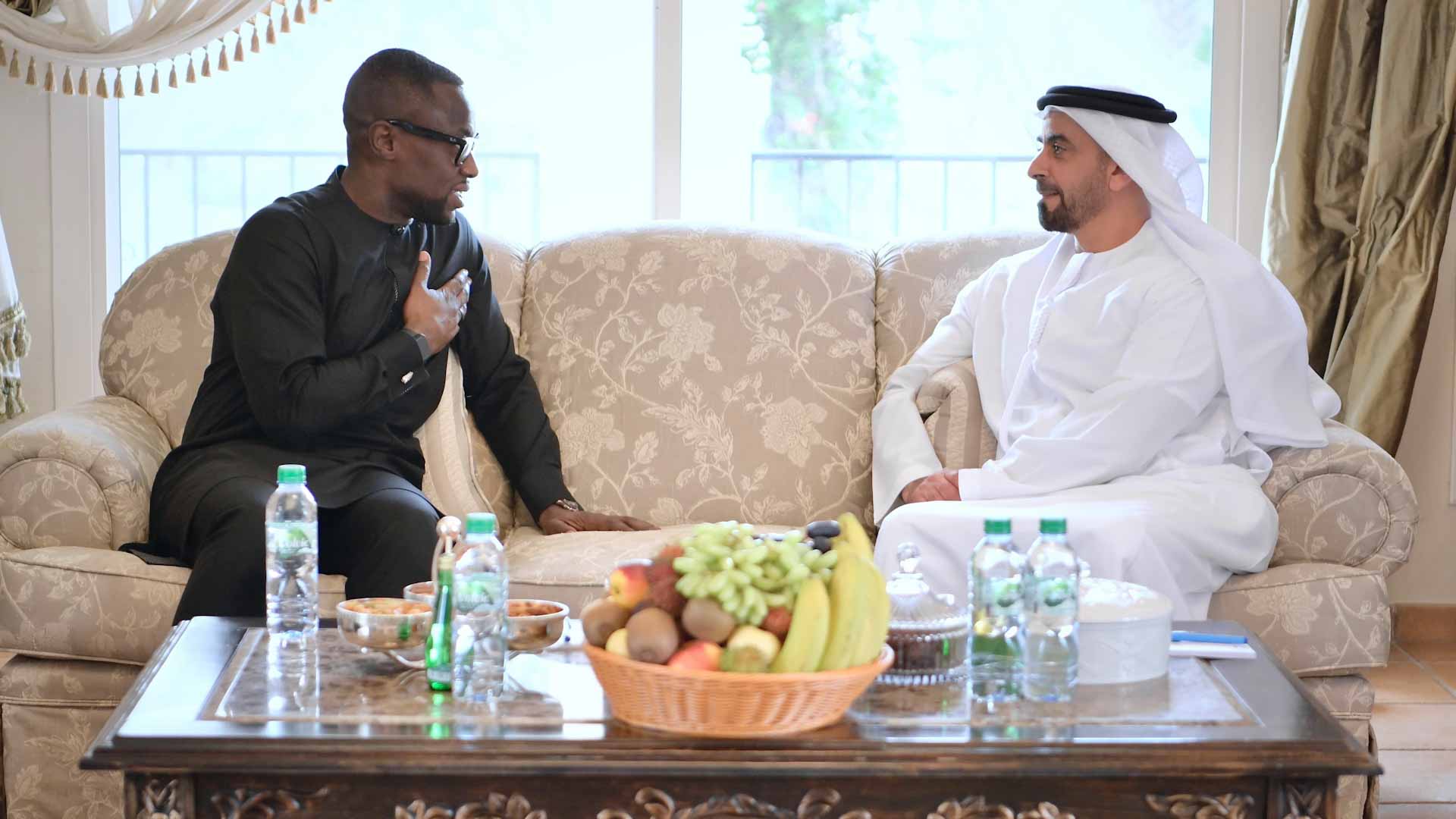 صورة بعنوان: سيف بن زايد يلتقي مسؤولين من مجموعة "ميتا" 