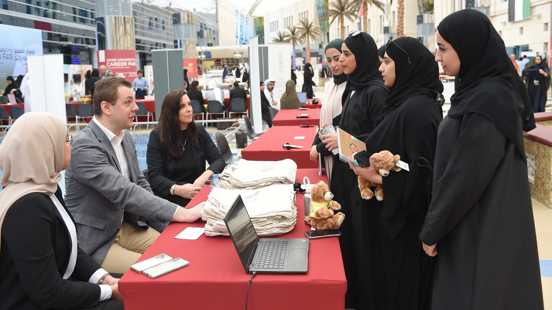 صورة بعنوان: جامعة زايد تنظم مبادرات خلال فترة الصيف لاستقطاب الطلبة المستجدين 