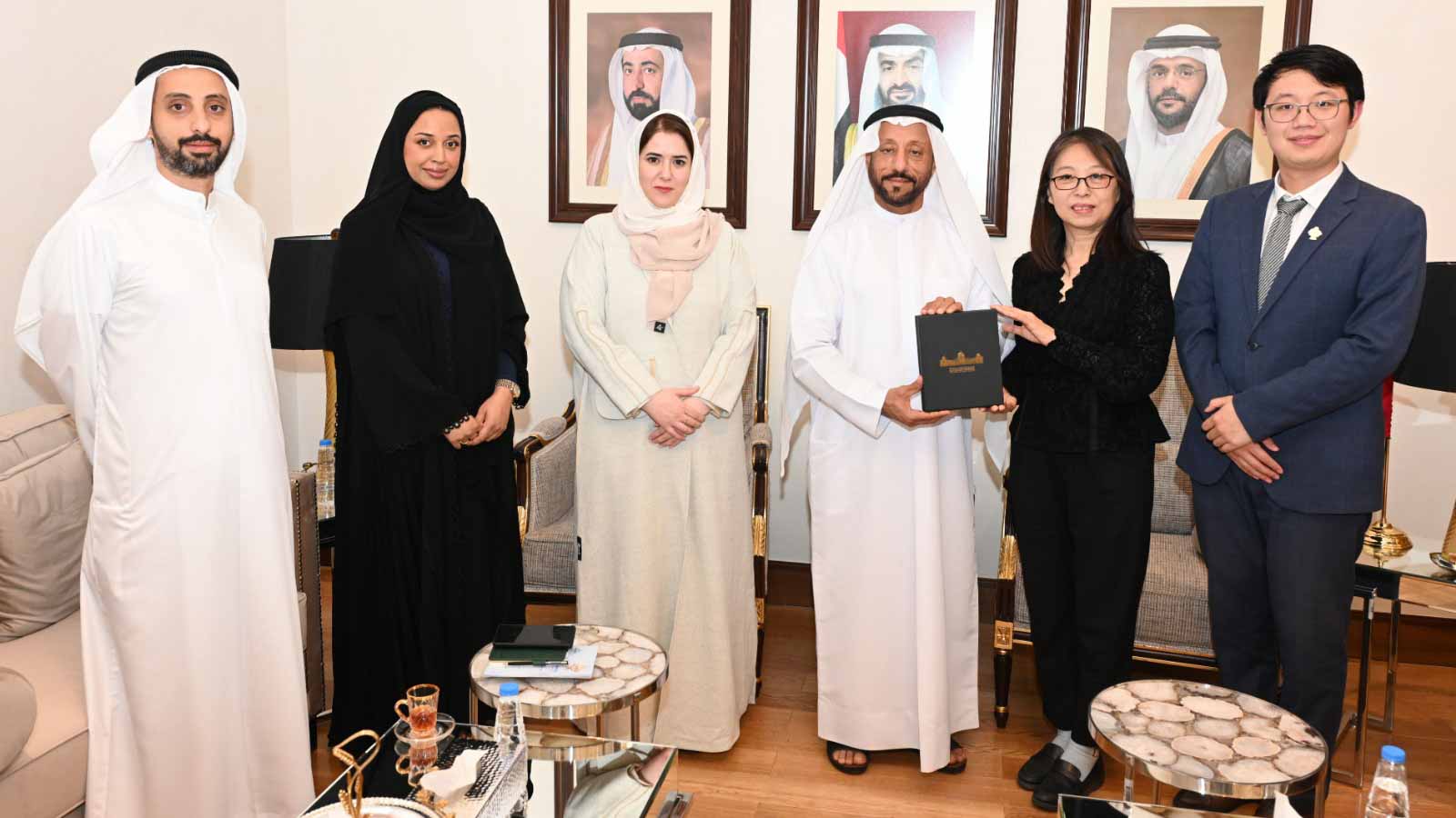 صورة بعنوان: غرفة الشارقة والمجلس الصيني لتعزيز التجارة الدولية يبحثان التعاون 