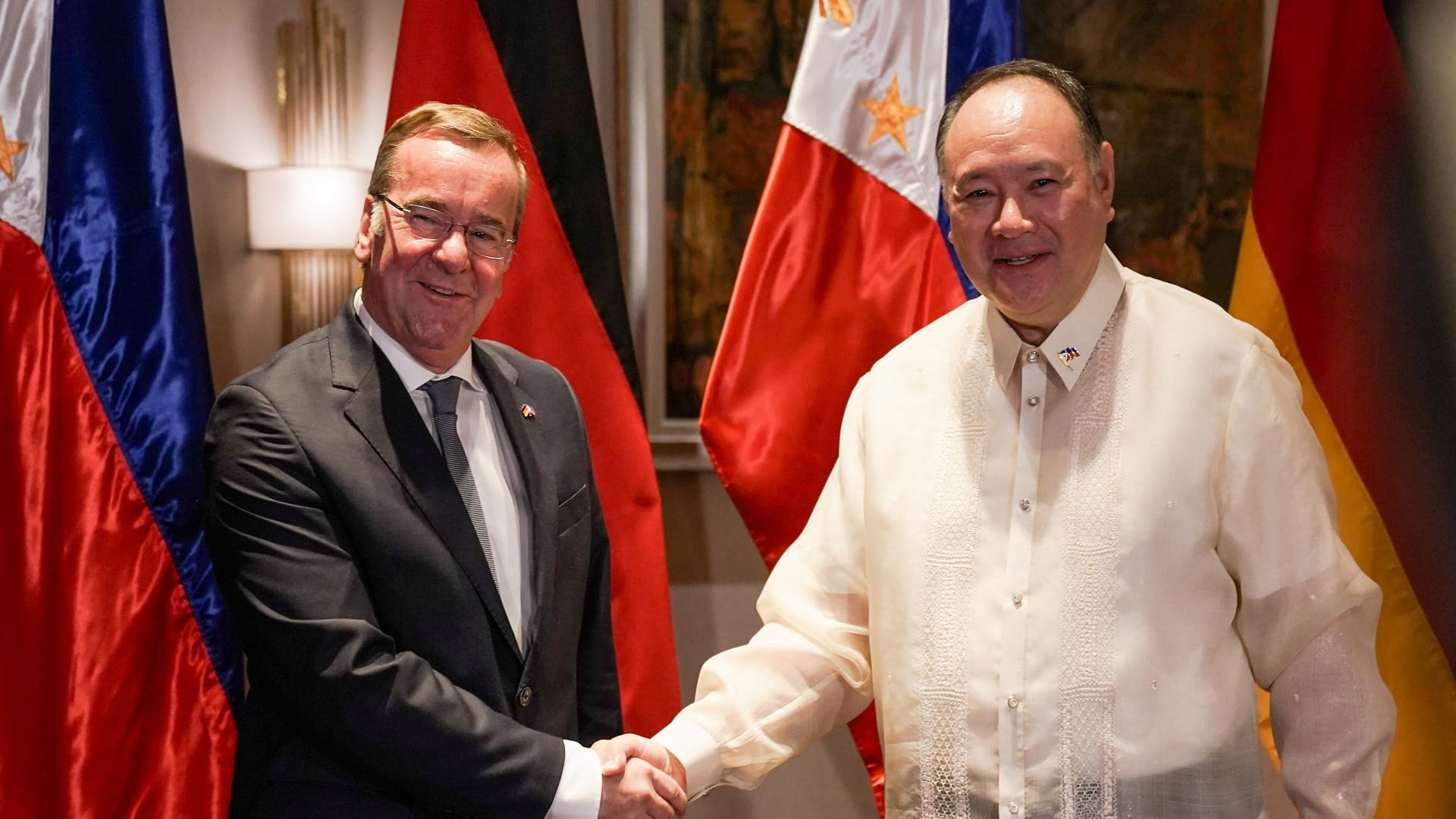 صورة بعنوان: الفلبين وألمانيا تتعهدان بإبرام اتفاق دفاعي واسع النطاق 