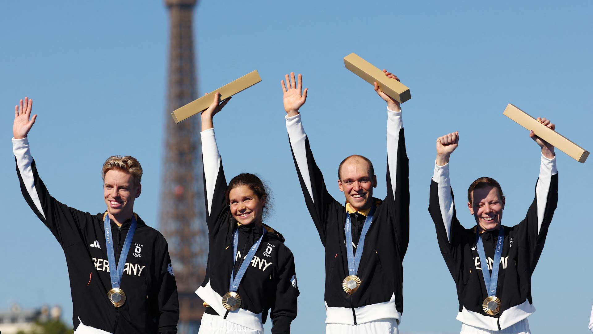 صورة بعنوان: منتخب ألمانيا يخطف ذهبية التتابع في الترايثلون بأولمبياد باريس   