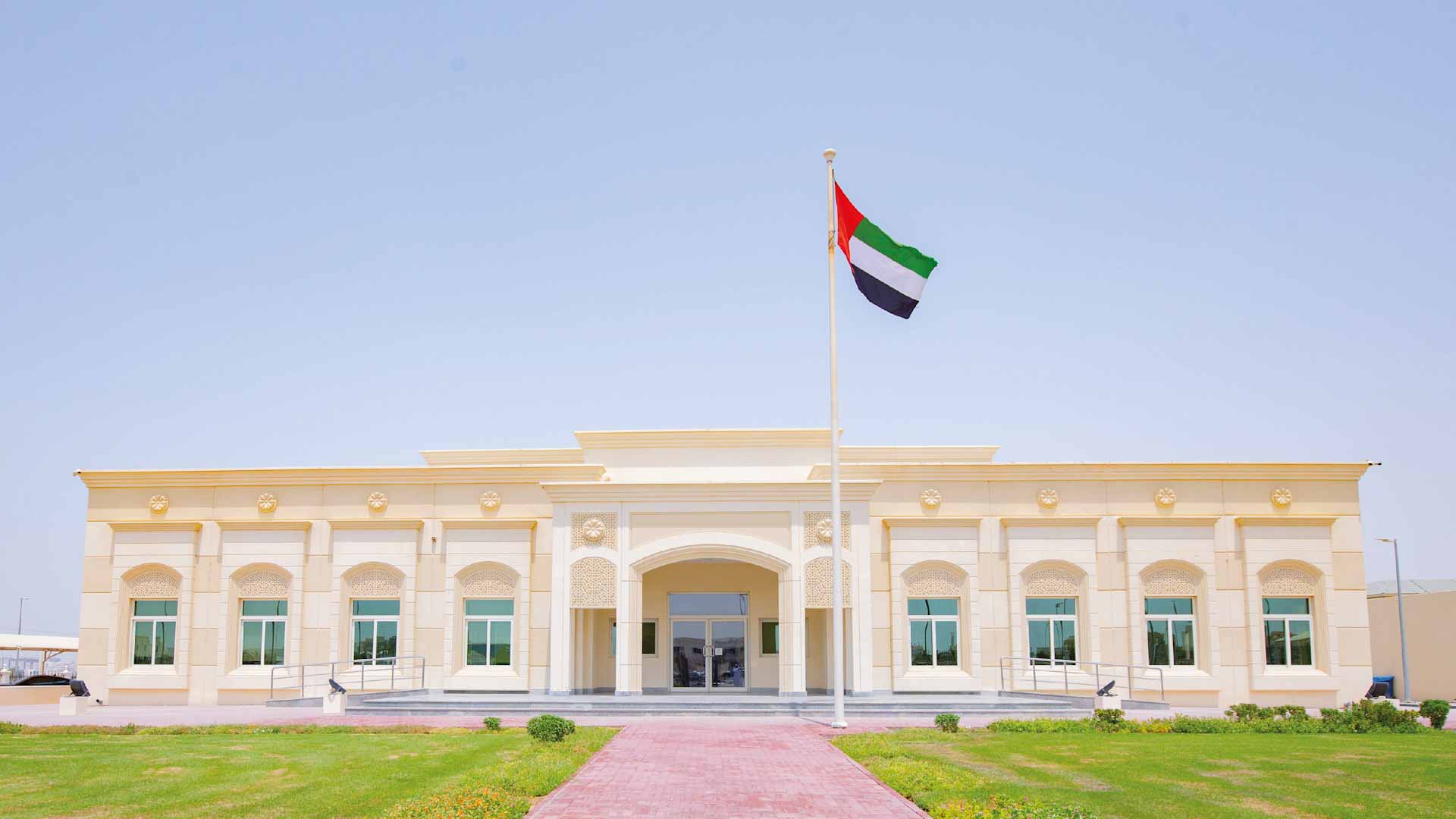 صورة بعنوان: شؤون الضواحي في الشارقة تواصل تقديم خدمة العزاء على مدار 24 ساعة 