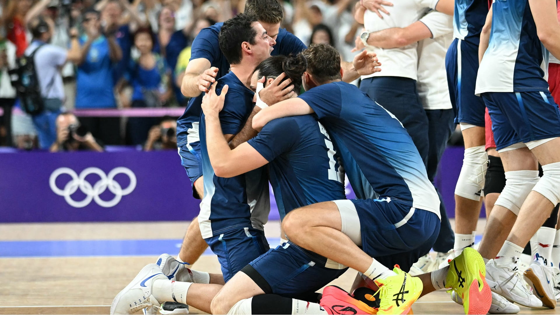 Image for the title: Paris Olympics: France scoops gold in men's volleyball 