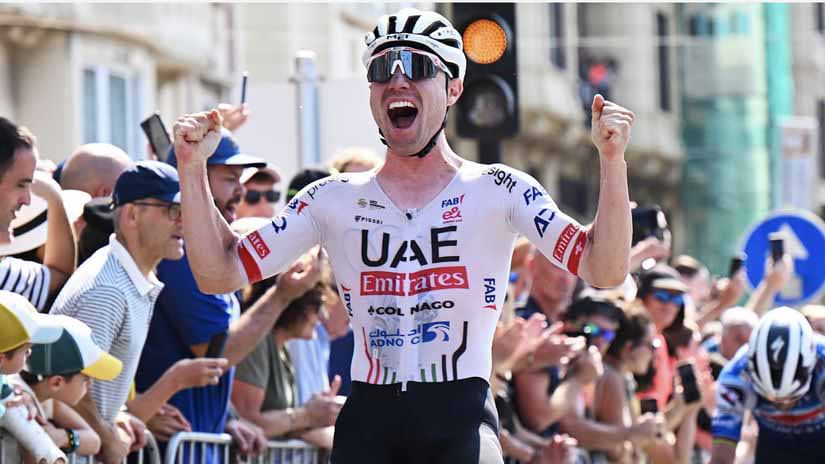 صورة بعنوان: "هيرشي" دراج فريق الإمارات يتوج بلقب سباق "كلاسيكا" 