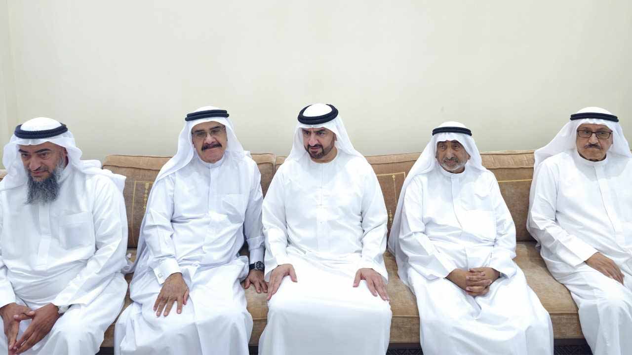 صورة بعنوان: عبد الله بن سالم القاسمي يعزي في وفاة علياء المطروشي 