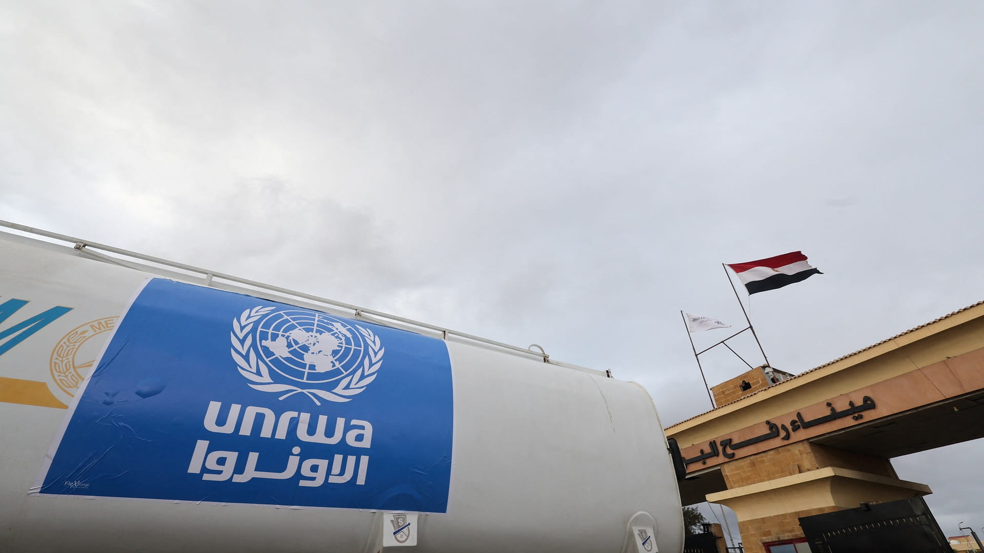 صورة بعنوان: "الأونروا": نزوح 75 ألف شخص خلال أيام في جنوب غرب غزة 