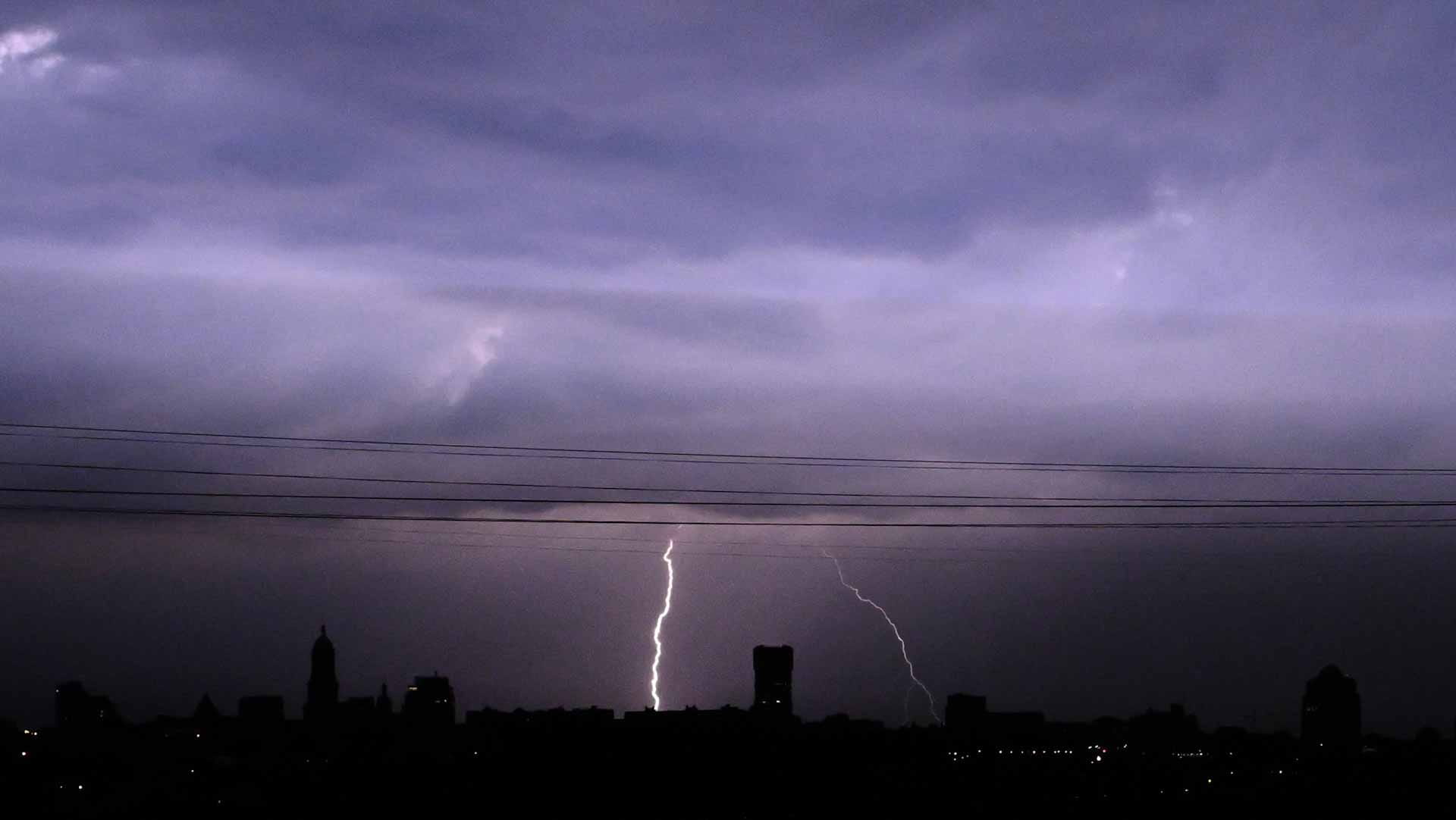 صورة بعنوان: في الصين.. صاعقة تضرب منتزهاً فتقتل 6 أشخاص وترسل 10 إلى المستشفى 