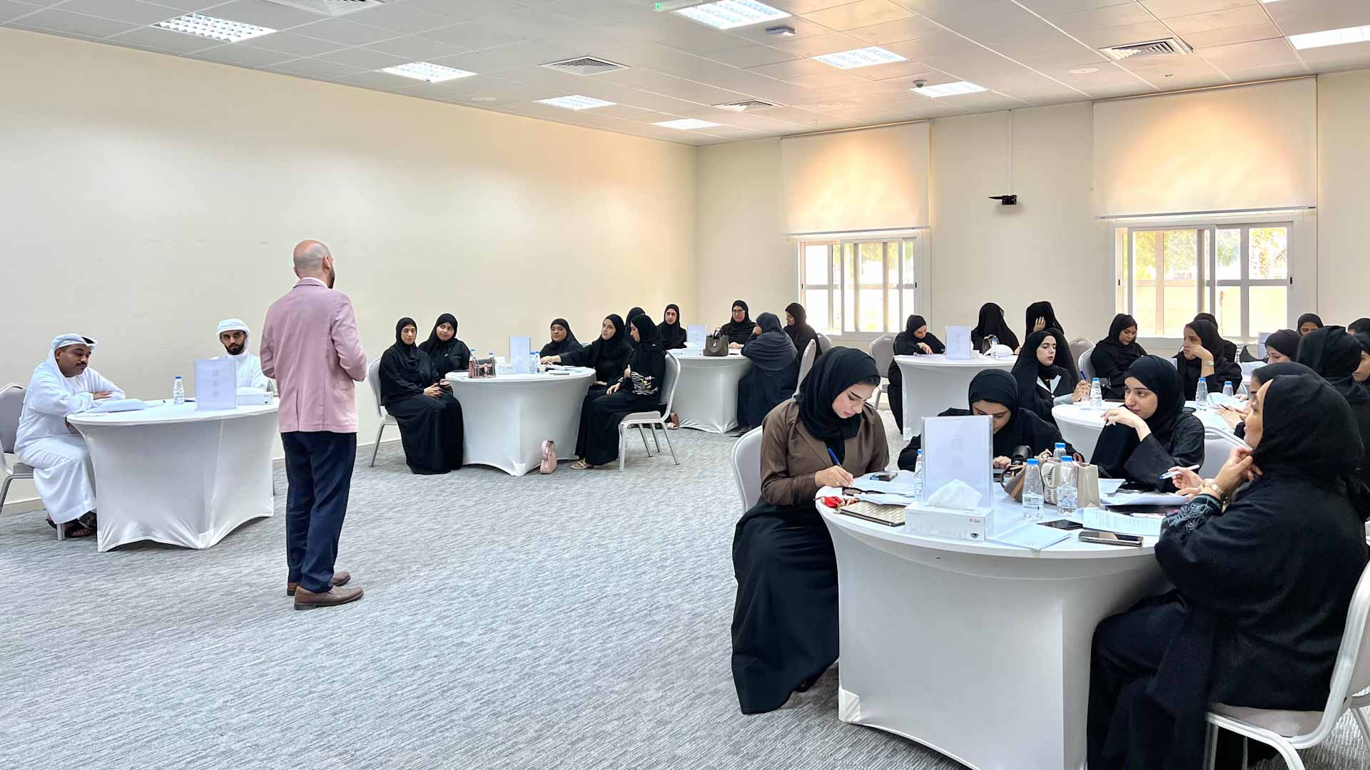 صورة بعنوان: "موارد الشارقة" تطلق برنامج الشارقة لتدريب وتأهيل الباحثين عن عمل 