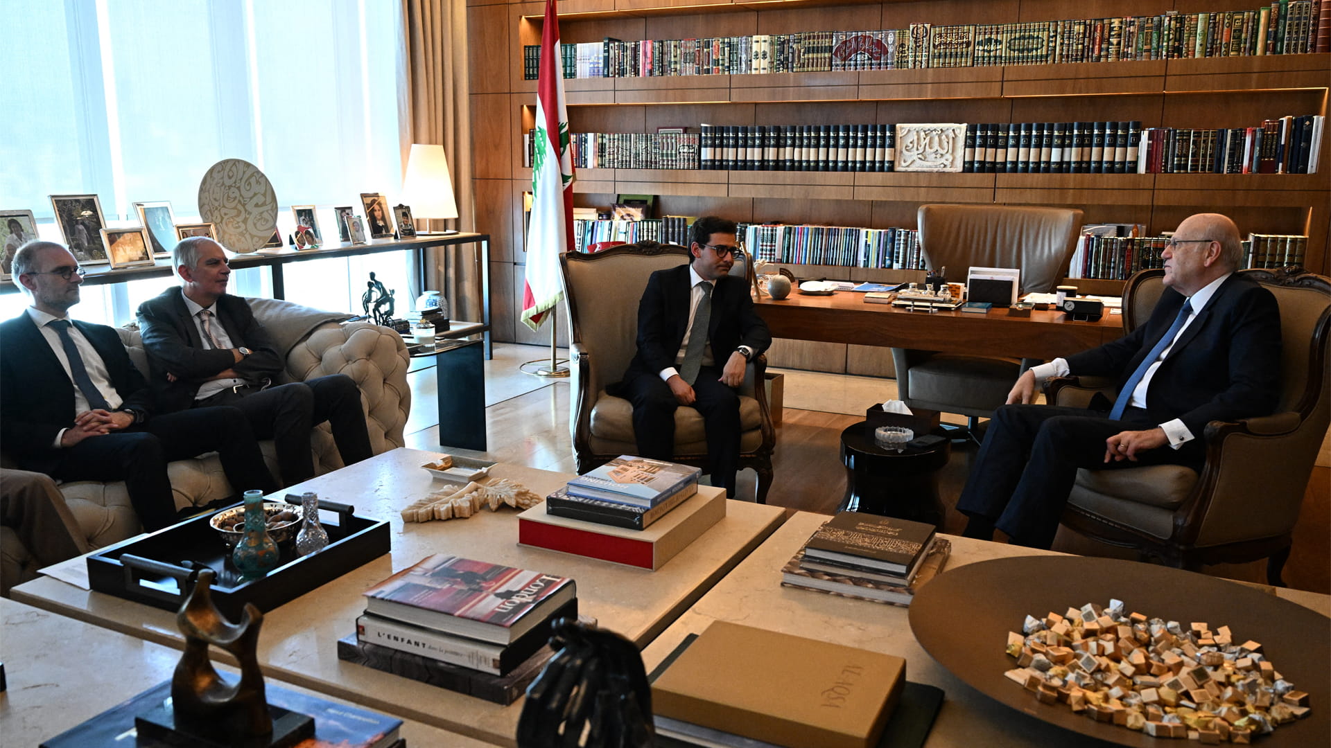 صورة بعنوان: فرنسا تدعو للتوصل لوقف إطلاق النار في غزة لضمان السلام بالمنطقة 