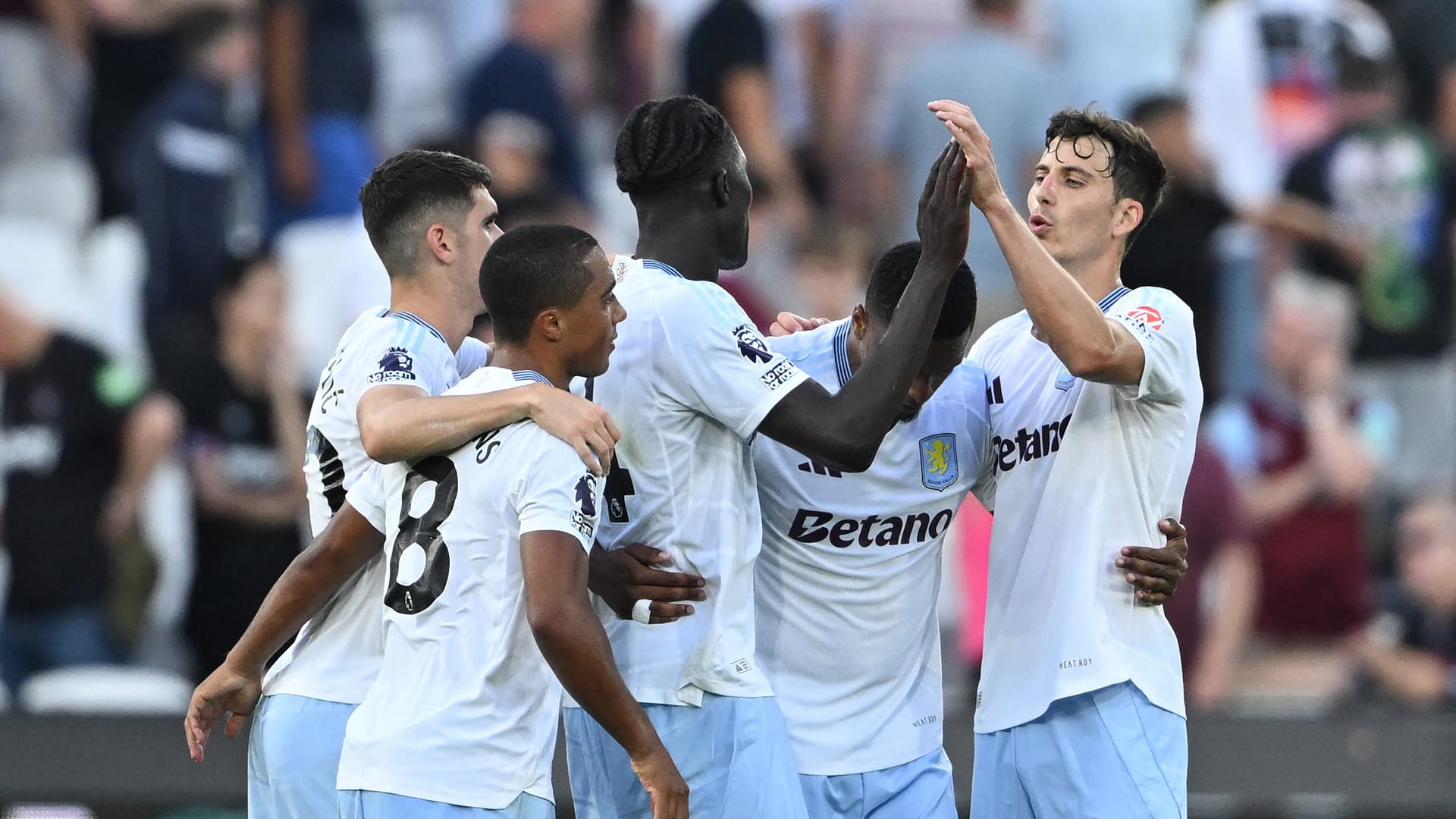 صورة بعنوان: أستون فيلا يتخطى ويستهام في الدوري الإنجليزي 