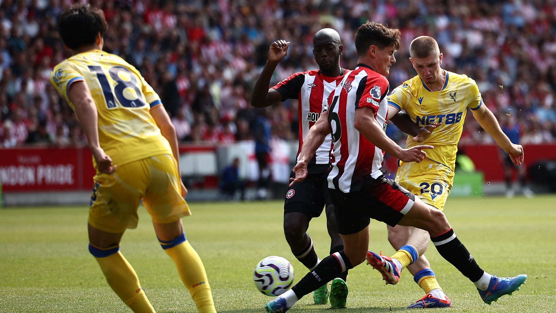 صورة بعنوان: برينتفورد يتخطى كريستال بالاس في الدوري الإنجليزي 