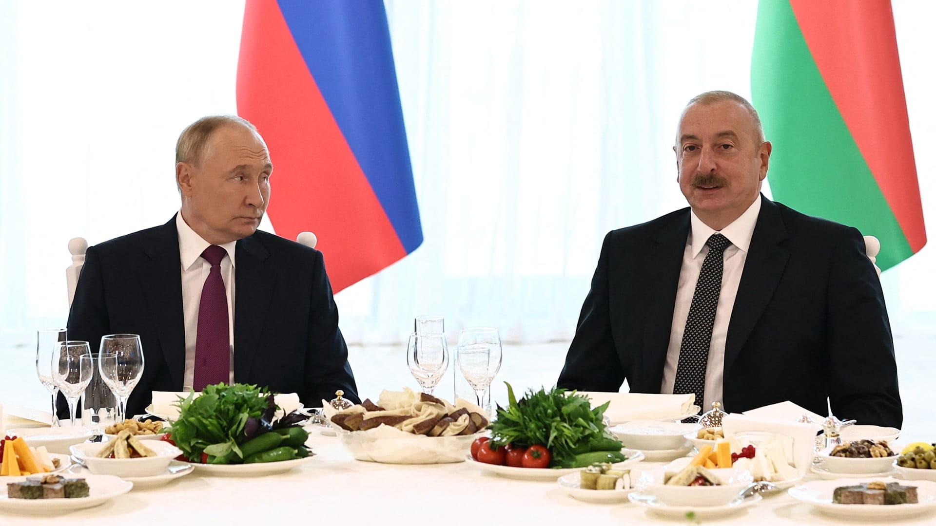 صورة بعنوان: بوتين يعرض من أذربيجان مساعدته للتوصل إلى سلام مع أرمينيا 