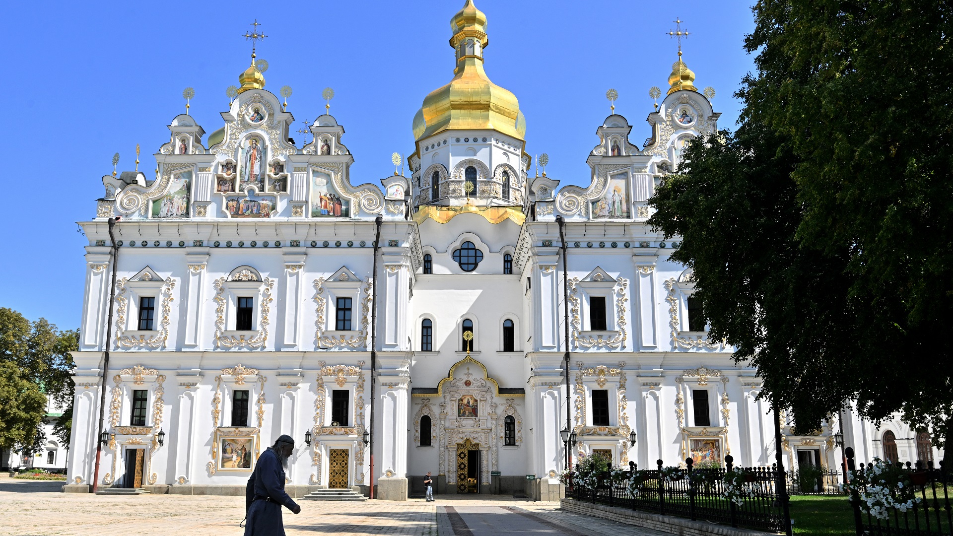 Image for the title: Ukraine MPs vote to ban Russia-linked Orthodox Church 