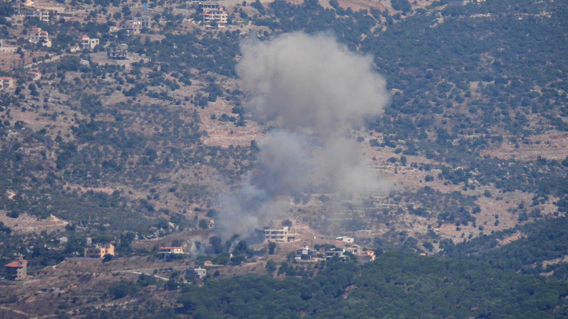 صورة بعنوان: ضربة إسرائيلية تستهدف مستودع أسلحة لحزب الله في شرق لبنان 