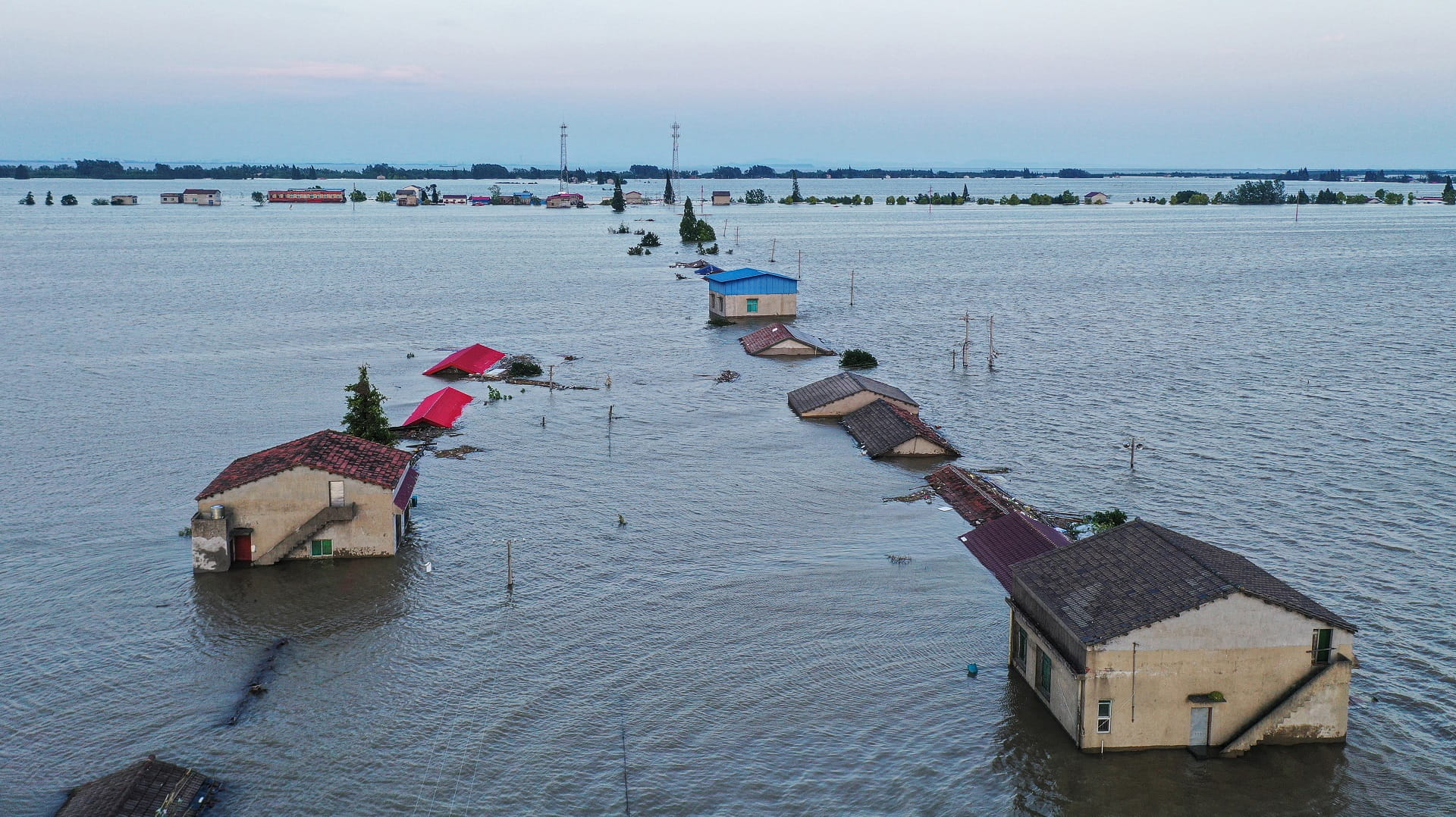صورة بعنوان: مقتل 11 وفقدان 14 في فيضانات بشمال شرق الصين 