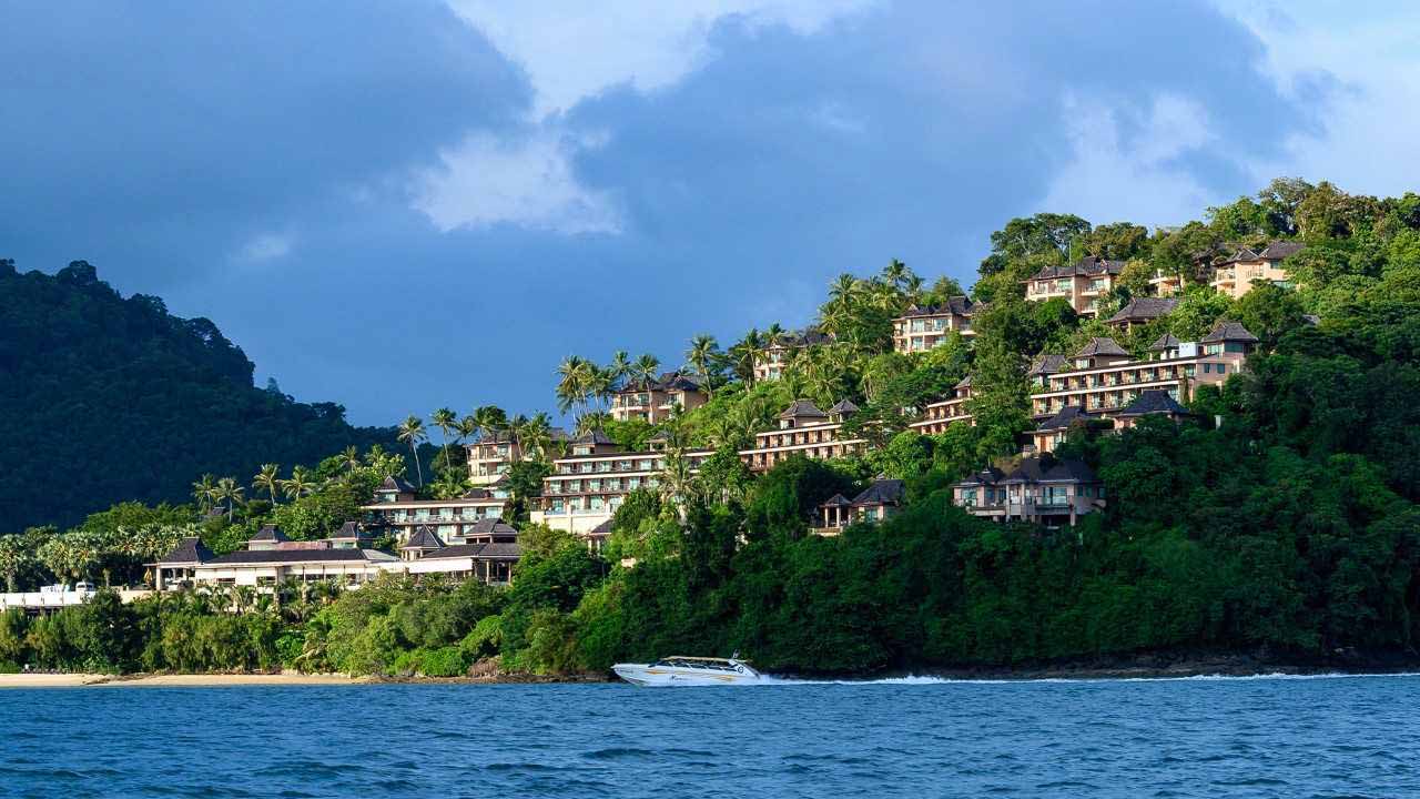 صورة بعنوان: مقتل 10 أشخاص إثر انهيار أرضي في جزيرة بوكيت  