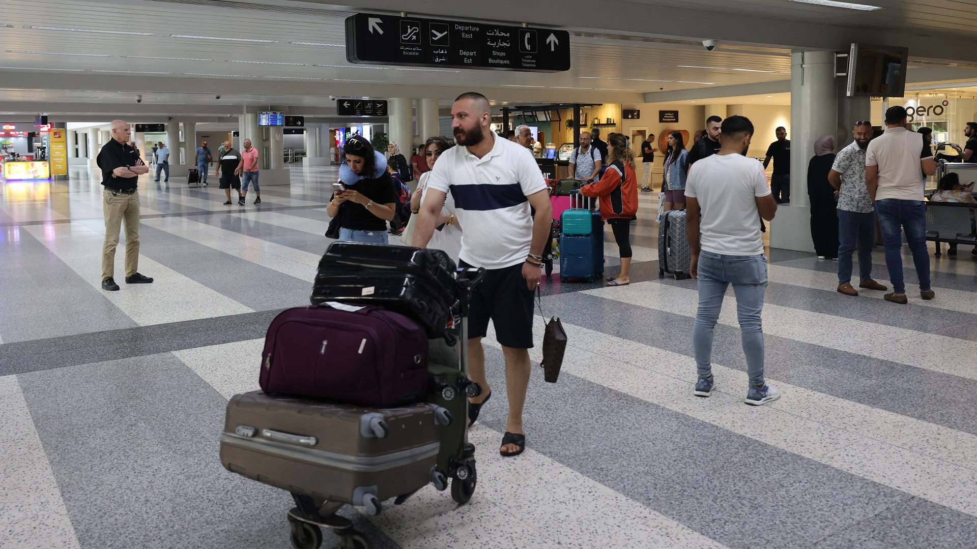 صورة بعنوان: إلغاء رحلات في مطار بيروت وسط تصعيد بين لبنان وإسرائيل 