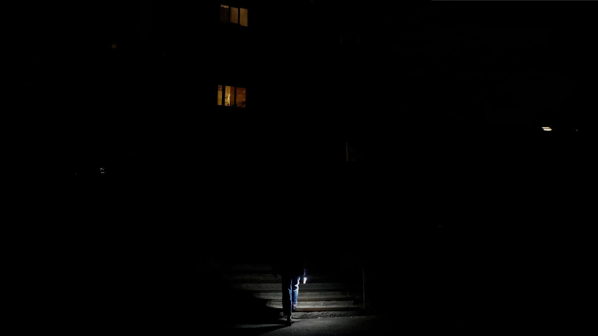 صورة بعنوان: واشنطن تدين الهجوم الروسي على شبكة الطاقة الأوكرانية 