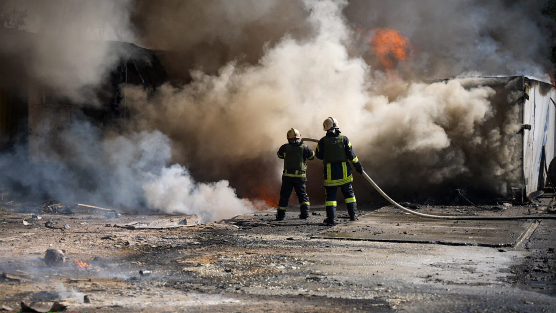 Image for the title: Russia's largest strike in weeks hits Ukraine's power grid 