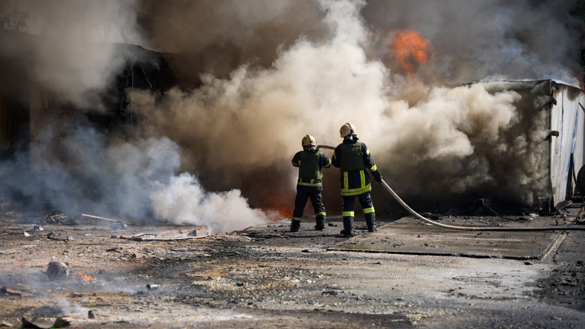 Image for the title: Russia's largest strike in weeks hits Ukraine's power grid 