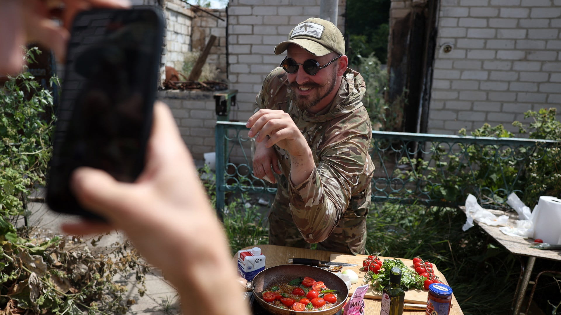 Image for the title: War cook: Ukrainian soldier-influencer's winning recipe 