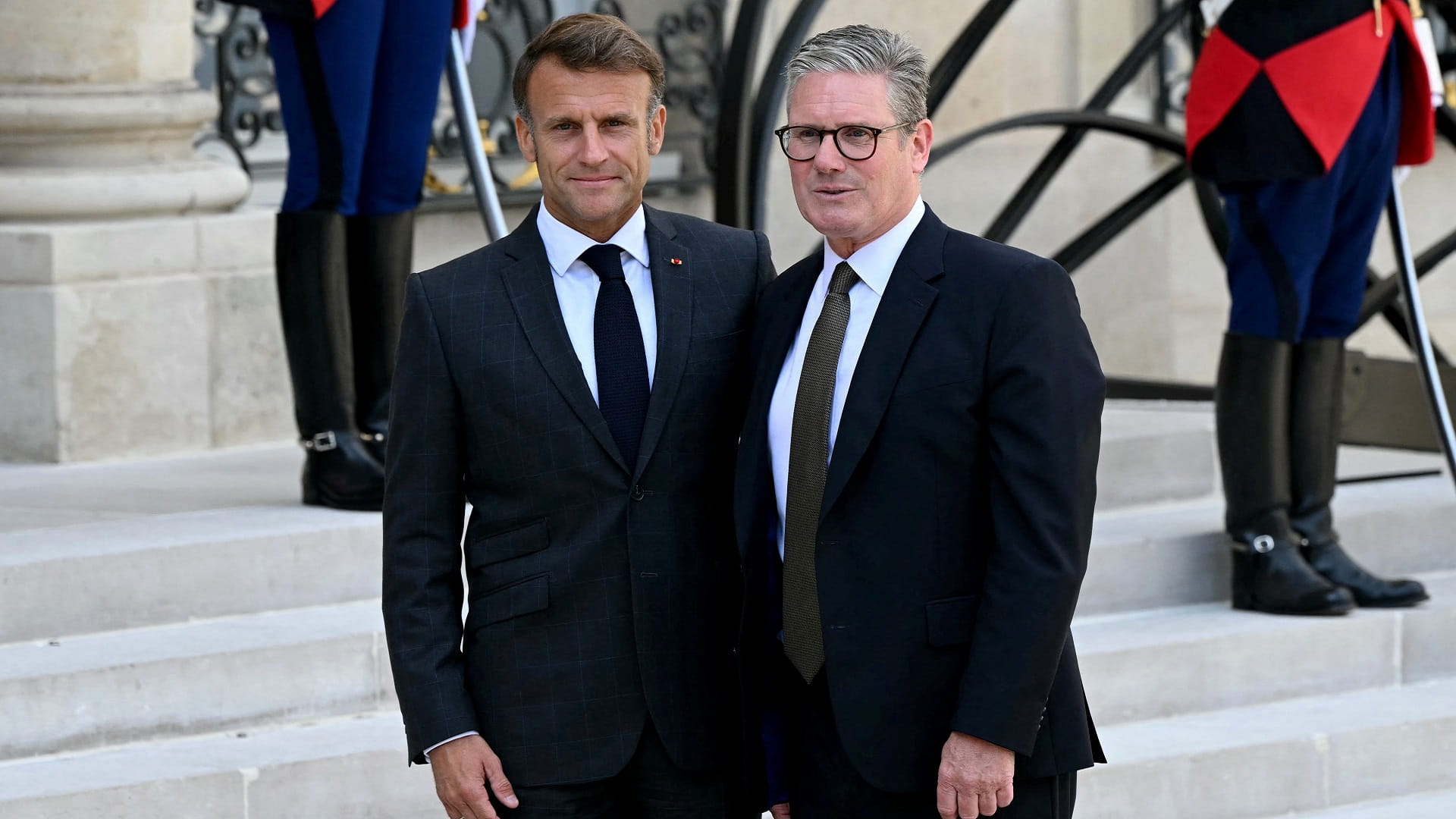 ماكرون وستارمر: ندعو جميع الأطراف إلى تهدئة الوضع في الشرق الأوسط