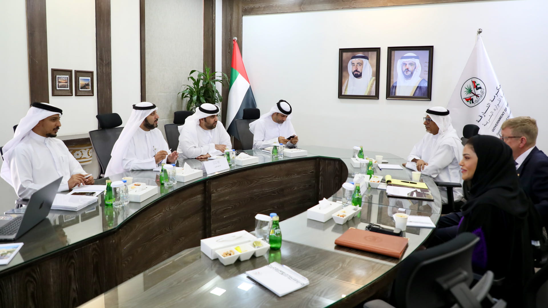 موارد الشارقة تبحث والجامعة الأميركية في الإمارة تعزيز التعاون 