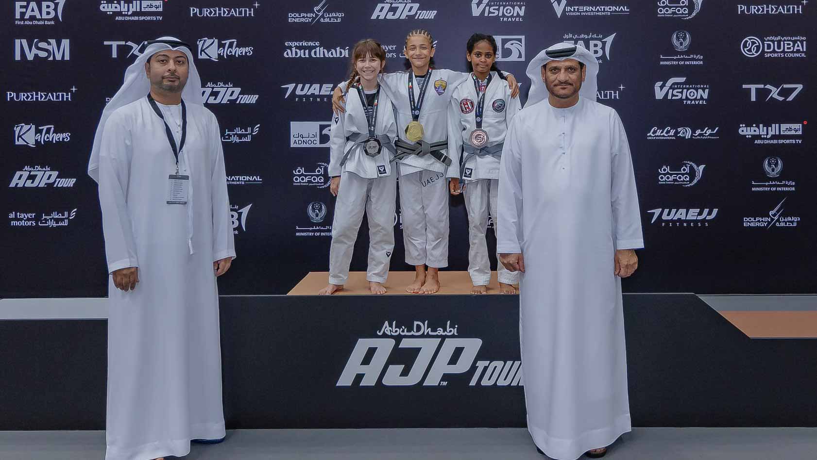 الشارقة لرياضات الدفاع عن النفس يتصدر ببطولة دبي لمحترفي الجوجيتسو