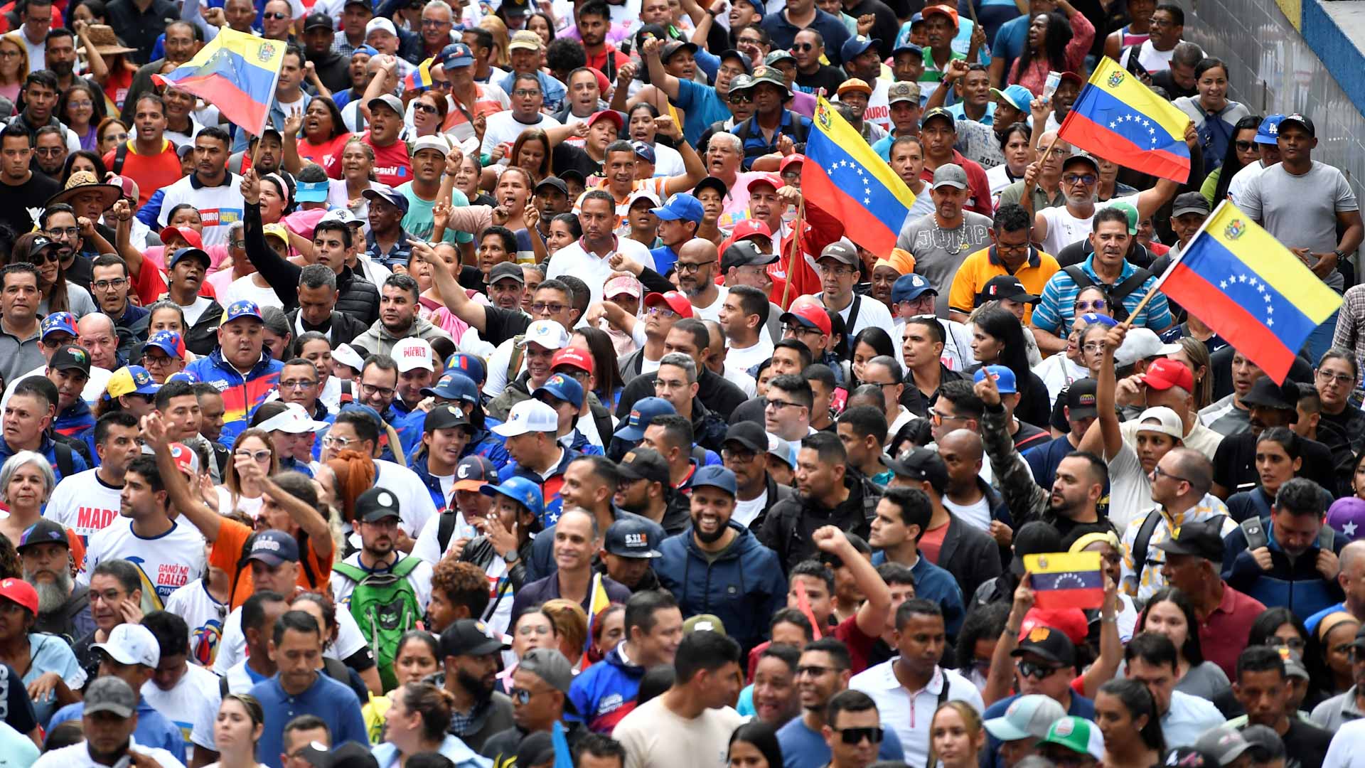 عودة التيار الكهربائي تدريجياً إلى فنزويلا بعد انقطاع واسع النطاق 