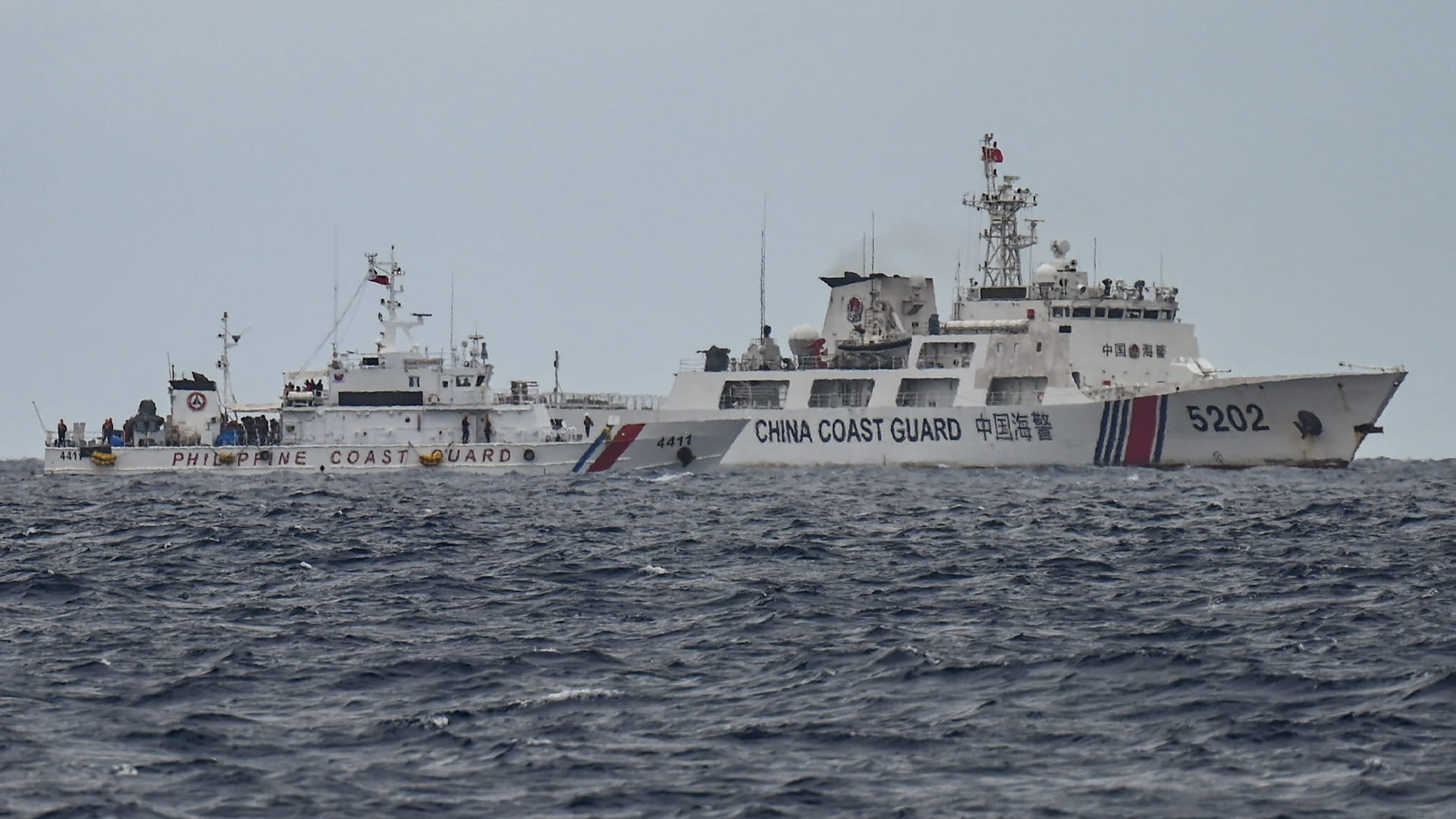 بكين تتهم الفيليبين بالتسبب بـ"تصادم متعمّد" جديد في بحر الصين