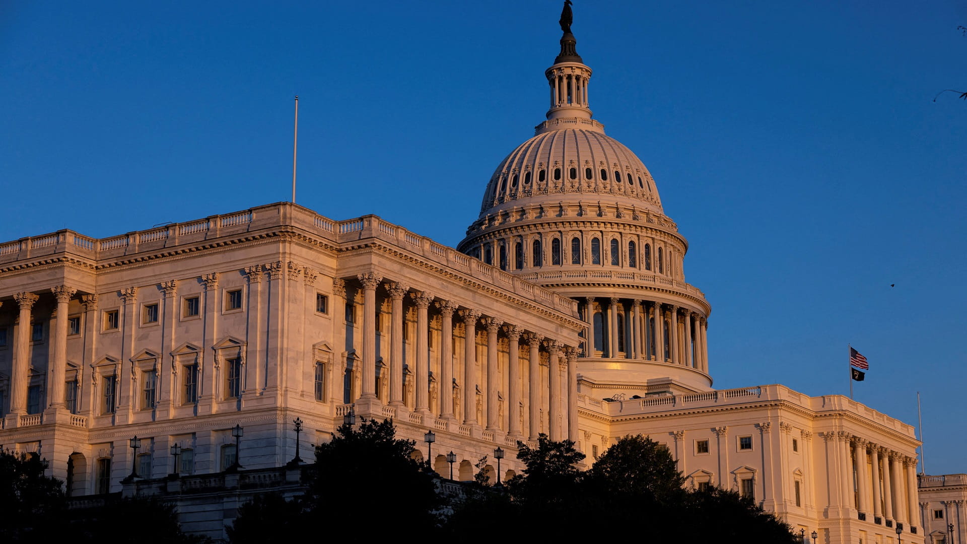 لتفادي إغلاق حكومي... مجلس الشيوخ الأميركي يقر تشريعاً للتمويل 