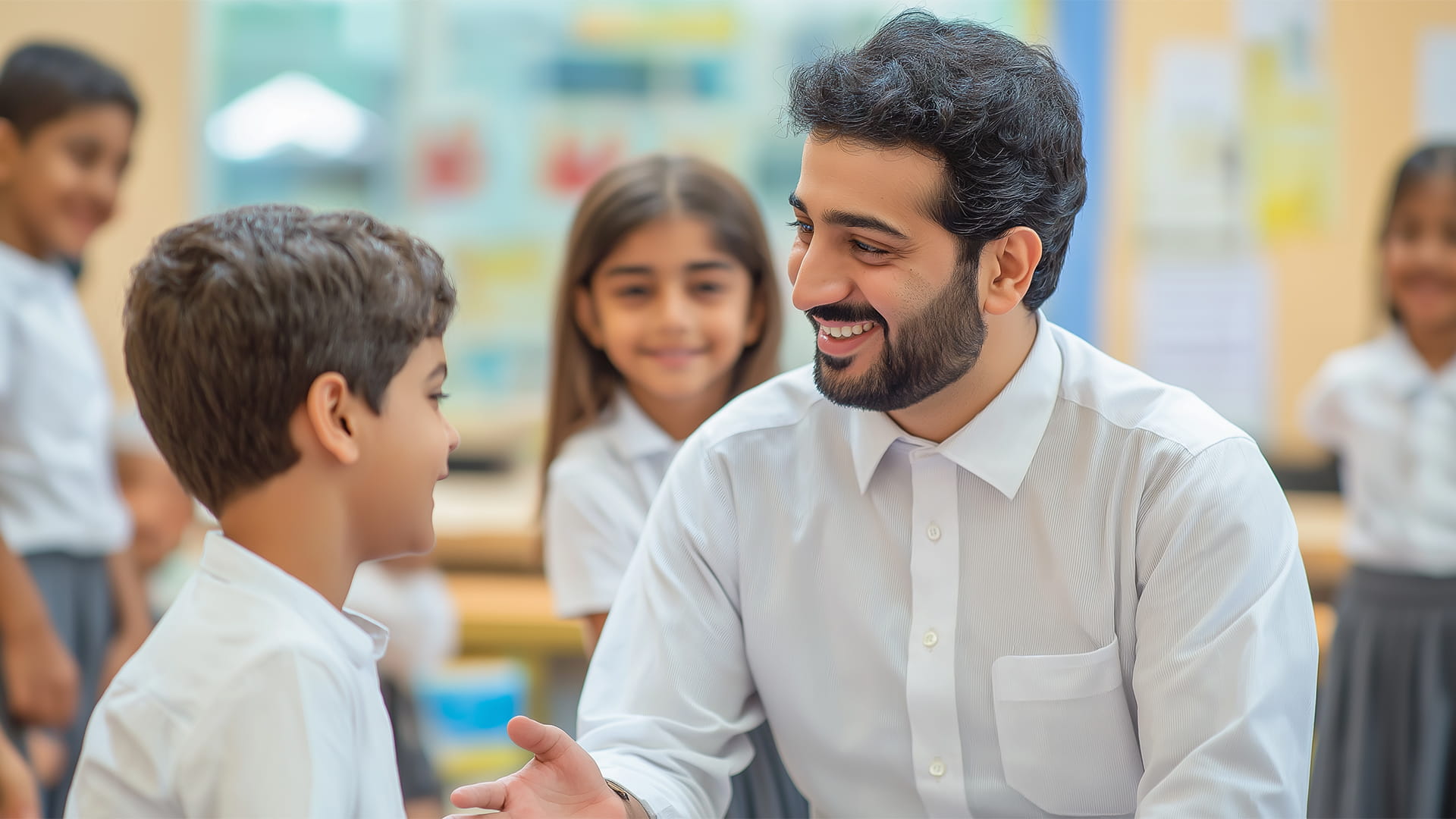 كيفية بناء علاقة إيجابية بين المعلم والطالب لتعزيز الثقة والتواصل 