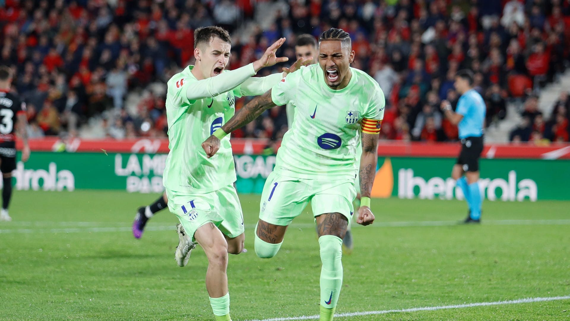 Raphinha shines in Barcelona's 5-1 win at Mallorca 