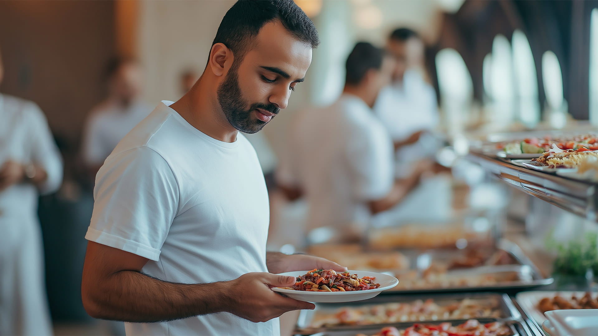 إتيكيت تناول الطعام في البوفيه المفتوح 