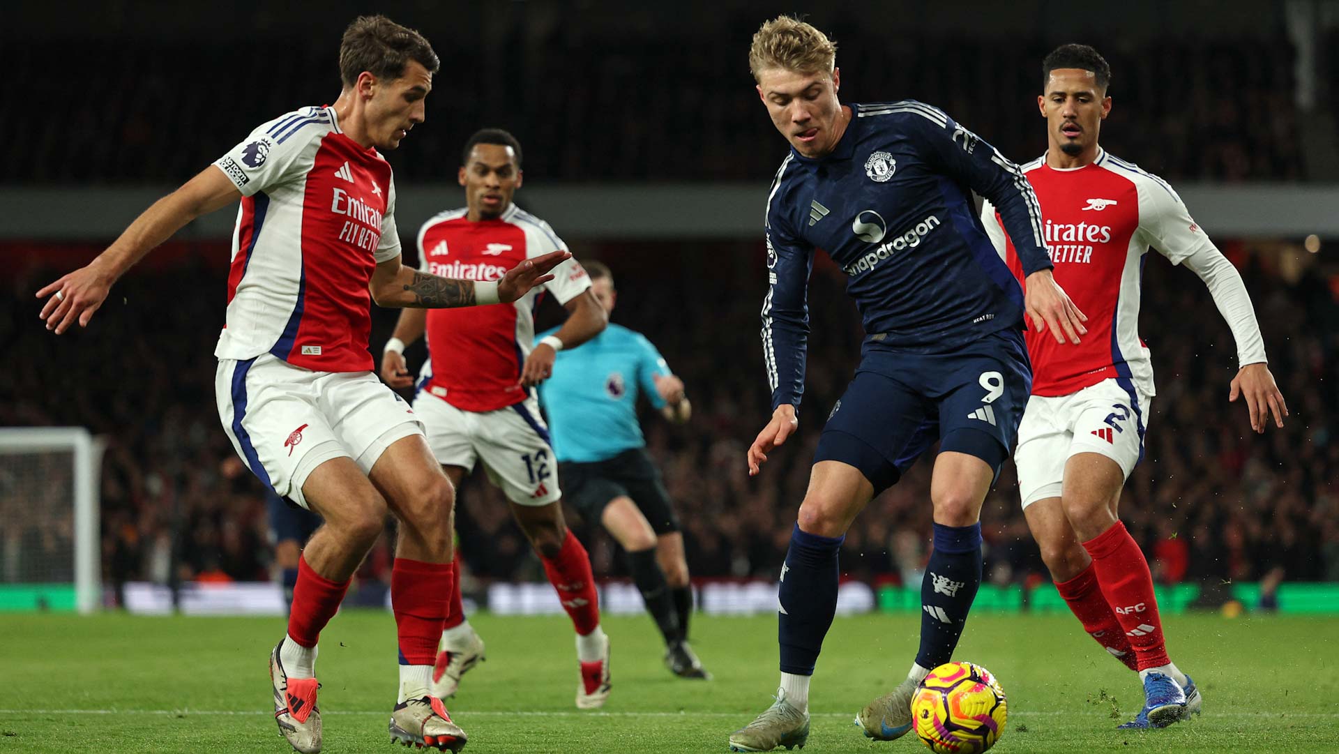 أرسنال يحسم قمة الجولة 14 في الدوري الإنجليزي على حساب اليونايتد  