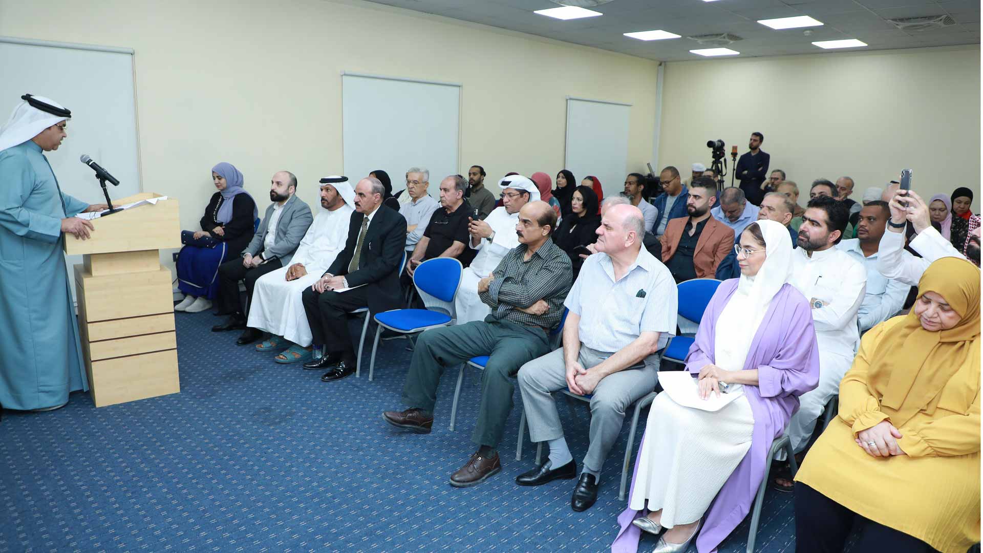 بيت الشعر بالشارقة يحتفي بعيد الاتحاد بقصائد معطرة بحب الوطن 