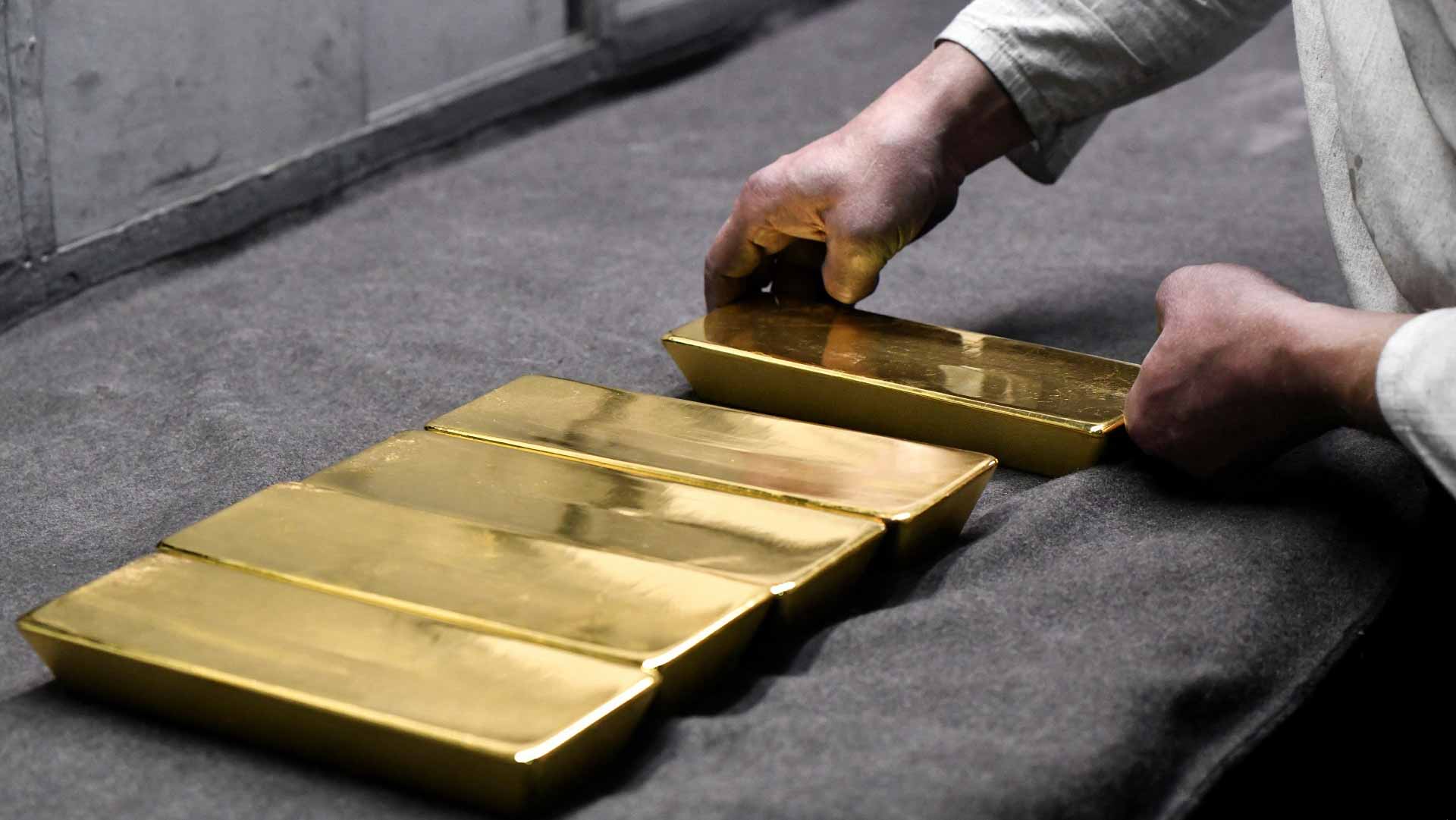 الذهب يحافظ على بريقه مع ترقب لبيانات الأجور الأميركية