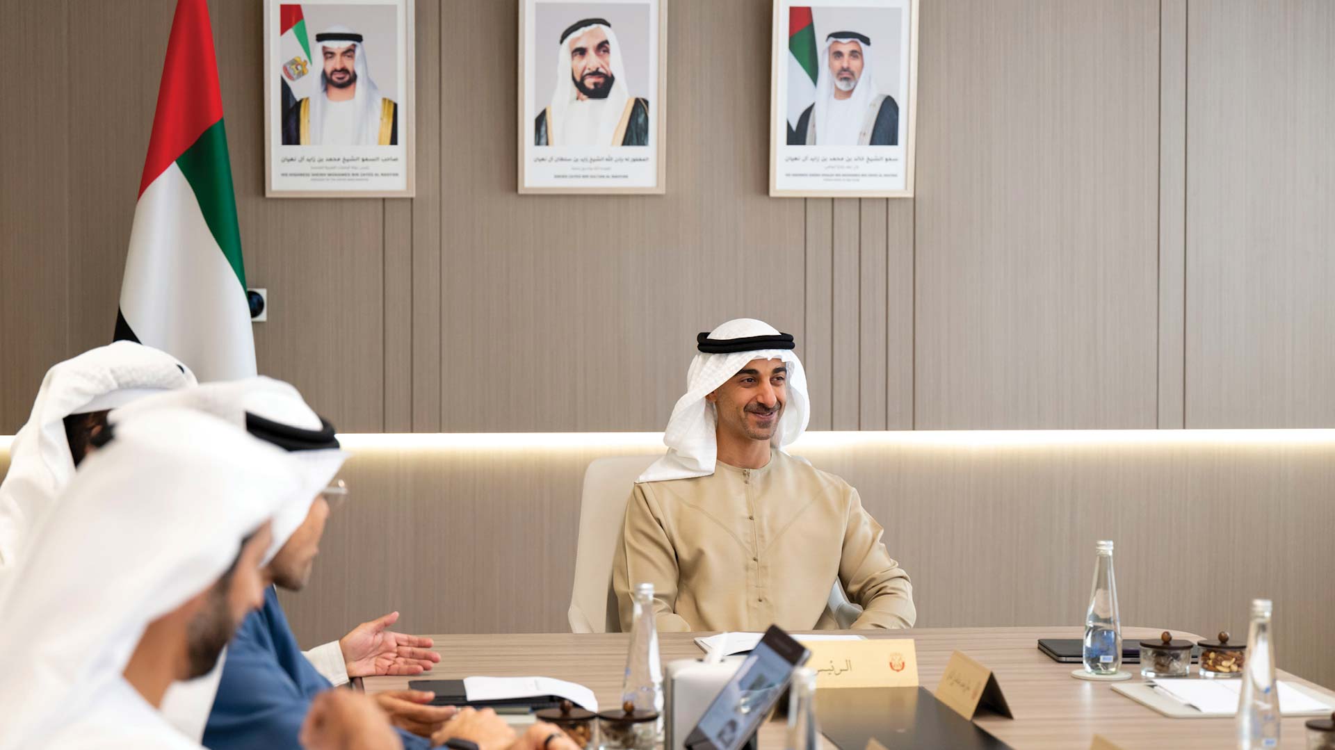 حمدان بن محمد بن زايد يبحث خطط مجلس الأنظمة الذكية ذاتية الحركة 